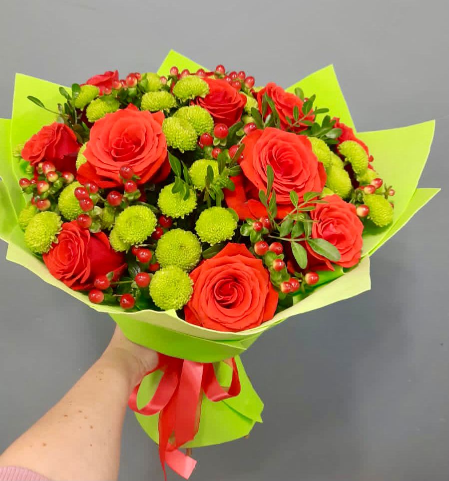 Букет цветов из: Хризантемы и Розы в Губдене