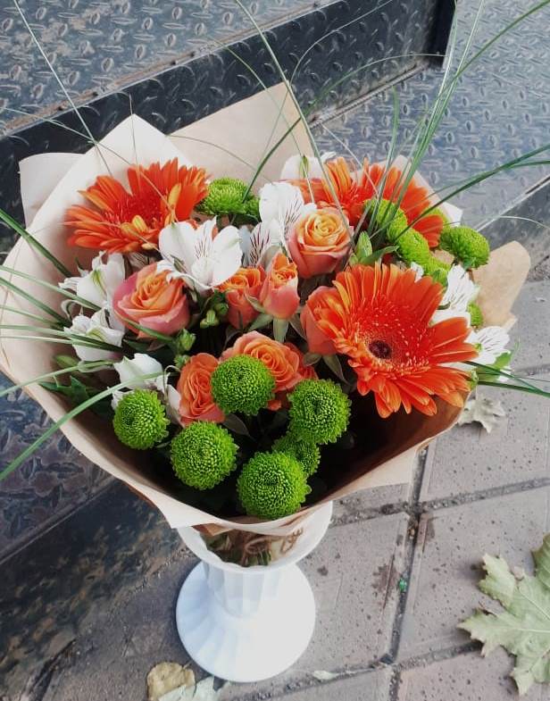 Букет цветов из: Герберы, Хризантемы, Альстромерии и Розы в Губдене