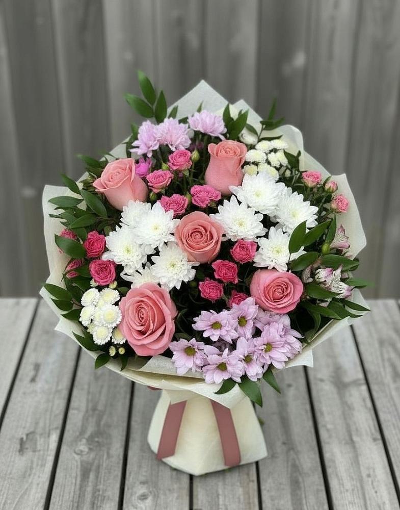 Букет цветов из: Альстромерии, Гвоздики, Розы и Хризантемы в Губдене