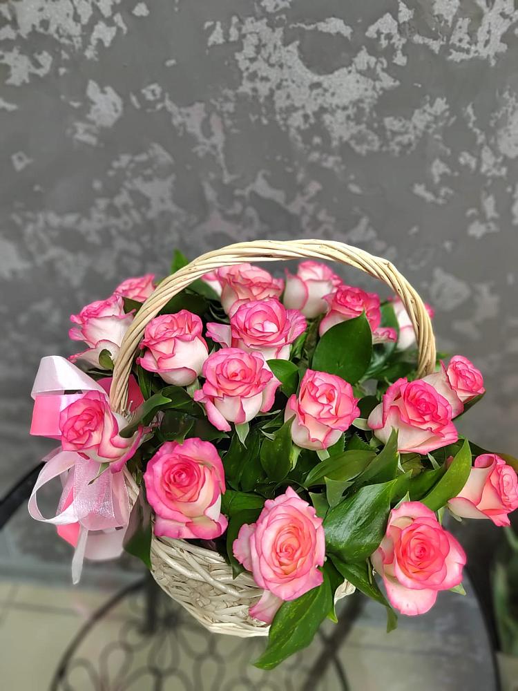Цветочная композиция из Розы в корзине в Губдене