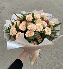 Букет Кремовые розы Латте в Губдене