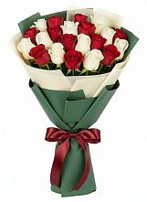 Букет Микс из красных и белых роз в Губдене