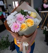 Букет цветов из:  Герберы, Розы и Хризантемы в Губдене