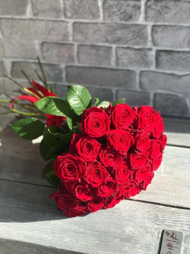 Букет Красные розы Фридом в Губдене