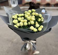 Букет Белые кустовые розы Солинеро в Губдене