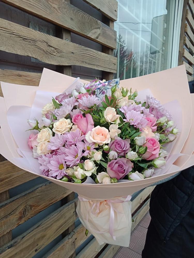 Букет цветов из: Розы и Хризантемы в Губдене