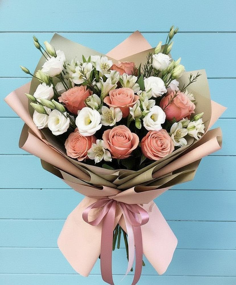 Букет цветов из: Розы, Альстромерии и Лизиантусы в Губдене