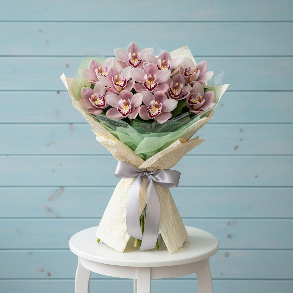 Букет цветов из: Орхидеи и Розы в Губдене