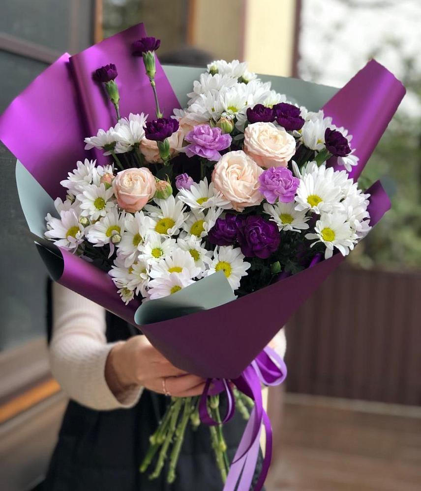 Букет цветов из: Хризантемы, Гвоздики и Розы в Губдене