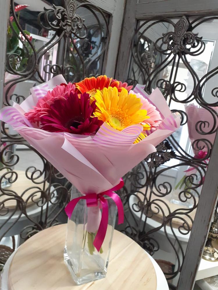 Букет цветов из: Герберы в Губдене