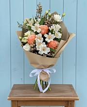 Букет цветов из:  Альстромерии, Лизиантусы, Розы и Хризантемы в Губдене