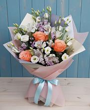 Букет цветов из:  Лизиантусы, Розы, Альстромерии и Гипсофила в Губдене