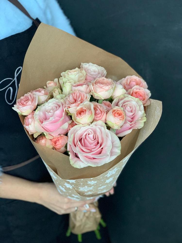 Букет цветов из: Хризантемы и Розы в Губдене