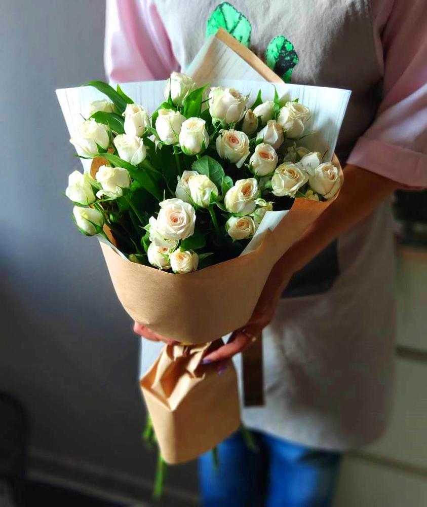 Букет цветов из: Розы в Губдене