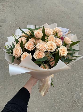 Букет Кремовые розы Латте в Губдене