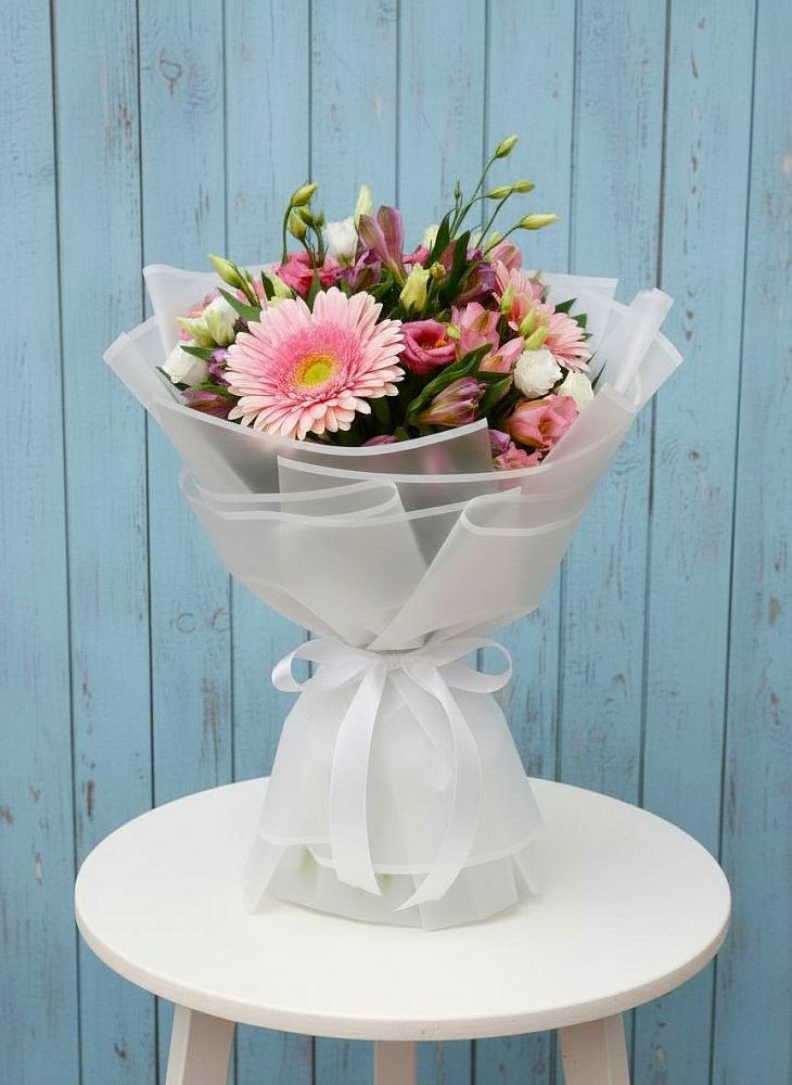 Букет цветов из: Герберы, Альстромерии и Лизиантусы в Губдене