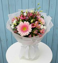 Букет цветов из:  Герберы, Альстромерии и Лизиантусы в Губдене