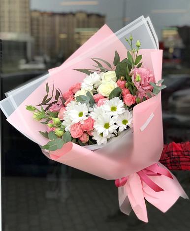 Букет цветов из: Розы, Лизиантусы и Хризантемы в Губдене