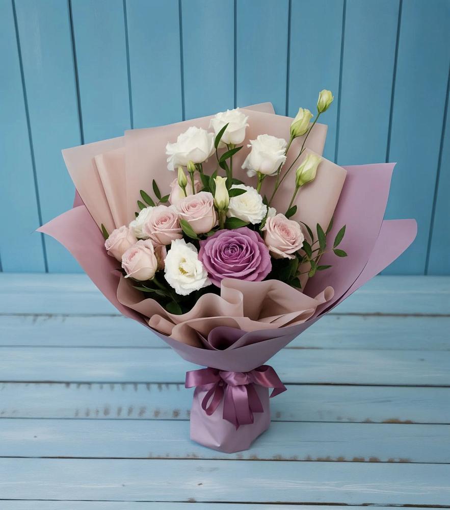 Букет цветов из: Розы и Лизиантусы в Губдене